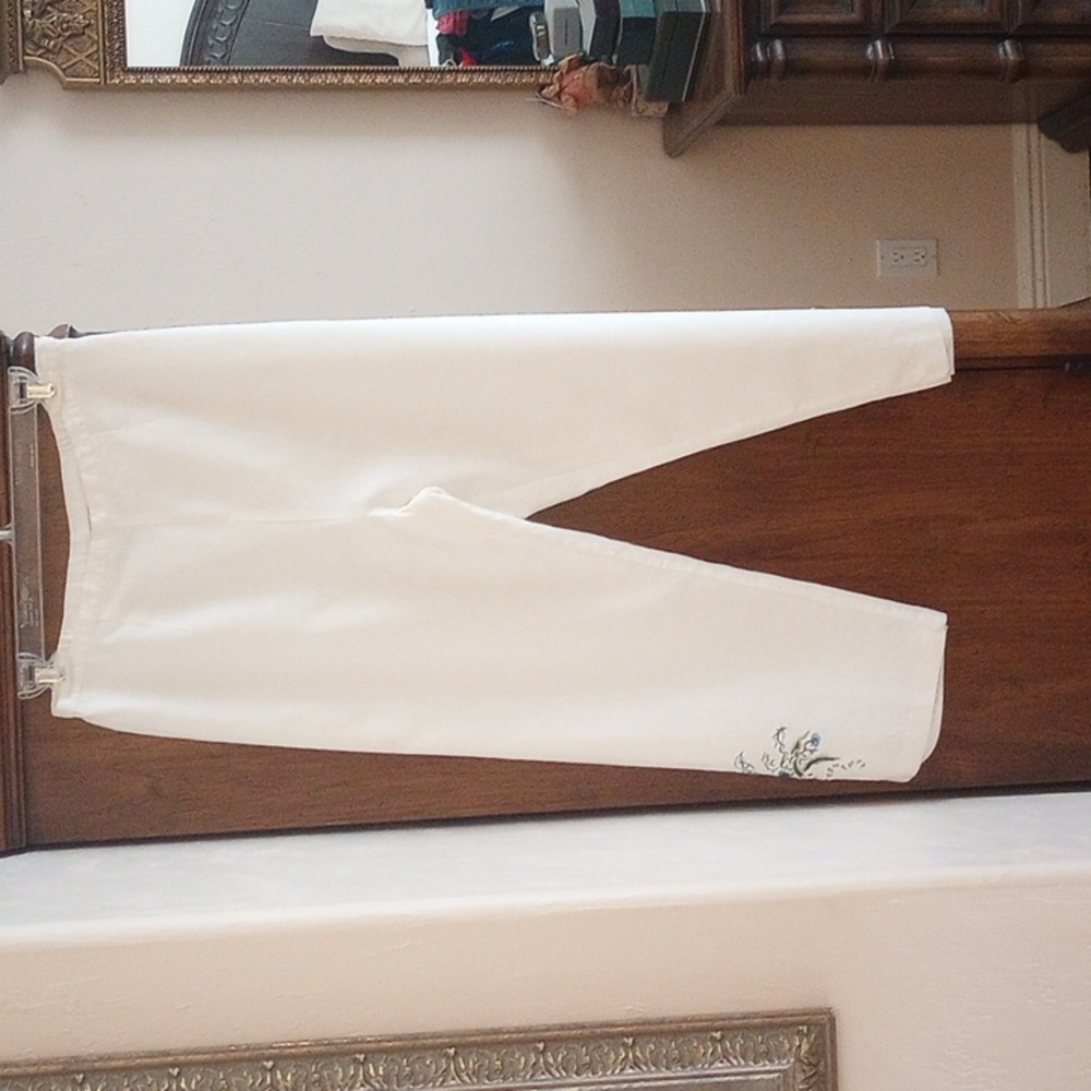 NWOT Linen Capri pants